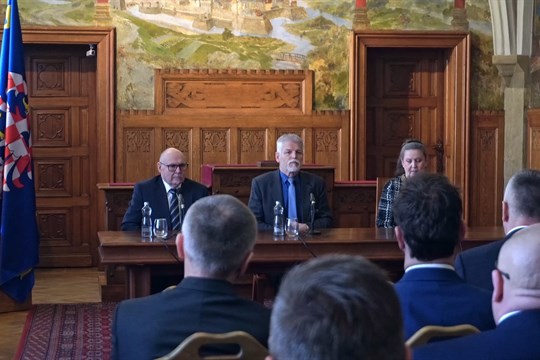 Prezident Petr Pavel zahájil návštěvu Olomouckého kraje debatou se studenty Gymnázia Hejčín