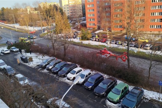 Kočárek s miminkem srazilo na přechodu pro chodce auto