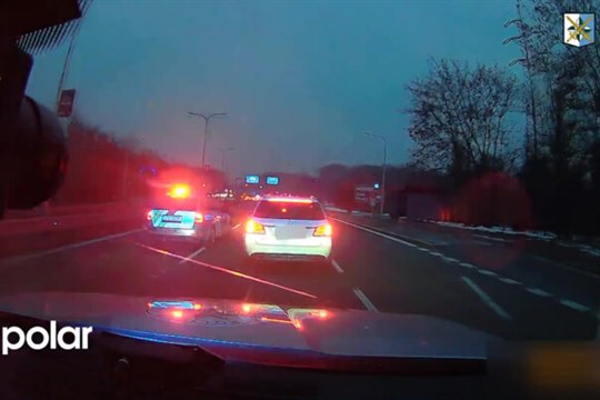 Ostravští policisté pronásledovali kradené auto. Dopadli muže bez řidičáku za necelých deset minut