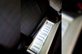 Ujíždět se nevyplatilo: celníci dostihli řidiče s drogami a zbraní