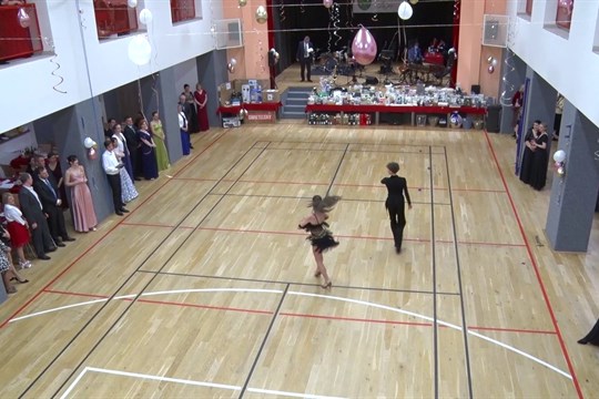 Na obecním plese v Lužicích zahrála místní rodačka s kapelou