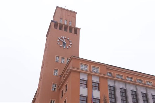 Věž jablonecké radnice čekají další opravy