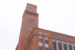 Věž jablonecké radnice čekají další opravy