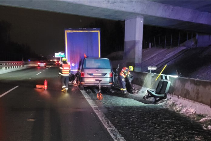 Vážná nehoda kamionu a dodávky u Frýdku-Místku si vyžádala devět zraněných