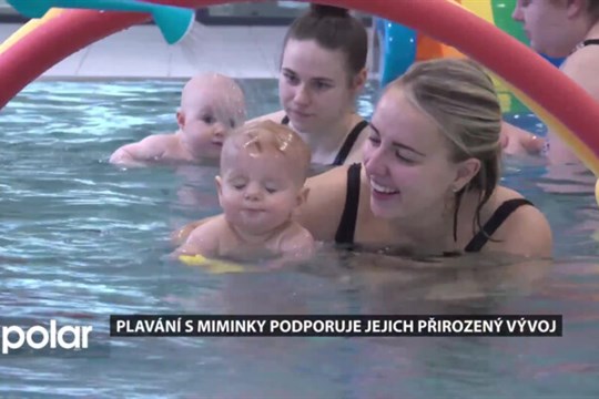 Plavání s miminky na kurzech Kačenka cílí na jejich psychomotorický vývoj