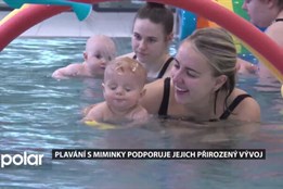 Plavání s miminky na kurzech Kačenka cílí na jejich psychomotorický vývoj