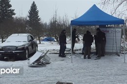 VIDEO: Výbuch rozmetal box na zásilky v Hnojníku, exploze poškodila i osobní auto
