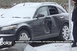 Kamery zachytily muže, který do balíkomatu vložil balíček s trhavinou. Trénoval na jinou akci?