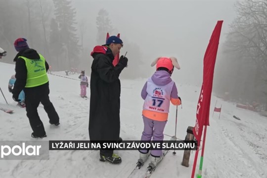 Lyžaři jeli na Svinci závod ve slalomu, za dva týdny chtějí na sněhu karneval