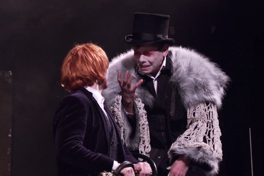 Zlínský Drákula sází na hravost a pětici herců v mnoha rolích