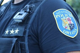 Agresivní syn a zloděj dveří. Orlovští strážníci řešili kuriózní případy