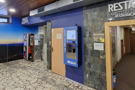 Na Pradědu si turisté nově načepují vodu bez plastových lahví