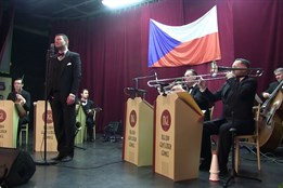 Prvorepublikový ples provázely hity Oldřicha Nového i Slzy Adiny Mandlové