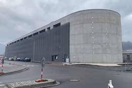 Parkovací dům u vsetínského nádraží začal sloužit řidičům