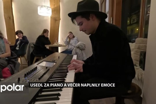 Usedl za piano a večer naplnily emoce