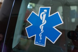 Šestadvacetiletá chodkyně zemřela po střetu s vozidly na dálnici D55 u Otrokovic