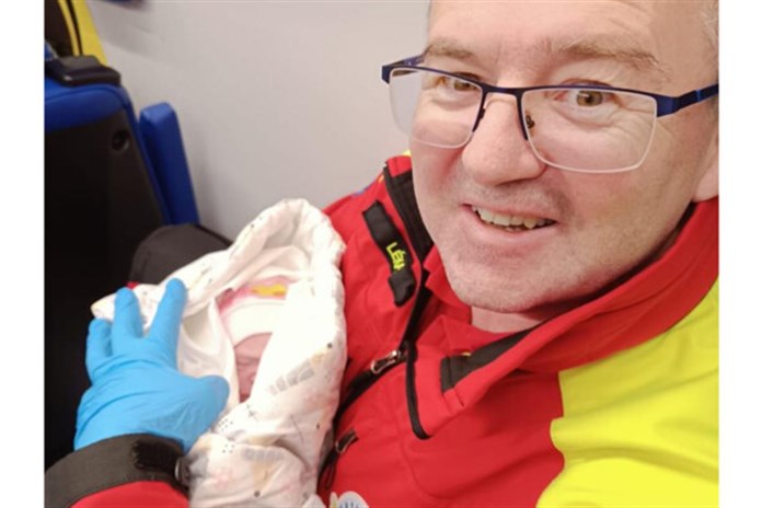 Malé Emičce pomohli na svět karvinští záchranáři