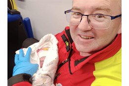 Malé Emičce pomohli na svět karvinští záchranáři