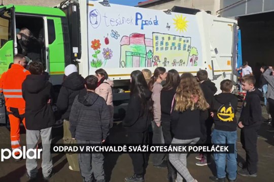 Odpad z celého Rychvaldu sváží Otesánek Popeláček, jak si ho pojmenovaly děti