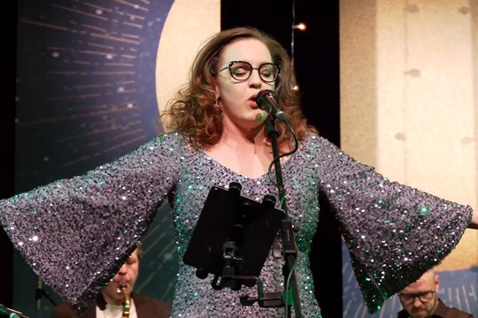 Městský ples ve Strážnici spojil tanec, večeři i stand-up comedy