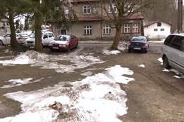 Desná zrevitalizuje prostor před panelovými domy