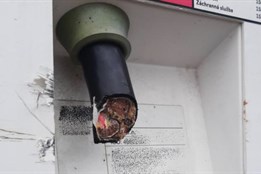 Ukradl kabely za šedesát tisíc a prodal je za tisíc korun. Policie dopadla zloděje za pár dní