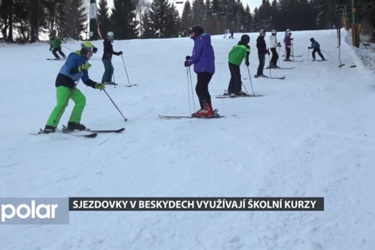 Školní lyžařské kurzy využívají sjezdovky v Beskydech, žáky ale vysílají i do Tater nebo Alp