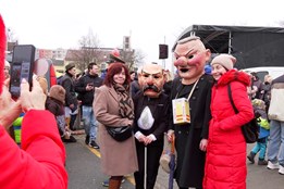 Fašankový průvod s medvědem prošel městem už počtvrté