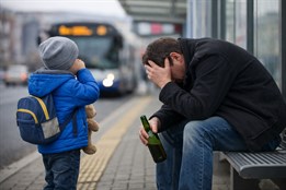 Malé dítě v centru Zlína volalo, že chce k mamince. Jeho otec byl namol opilý