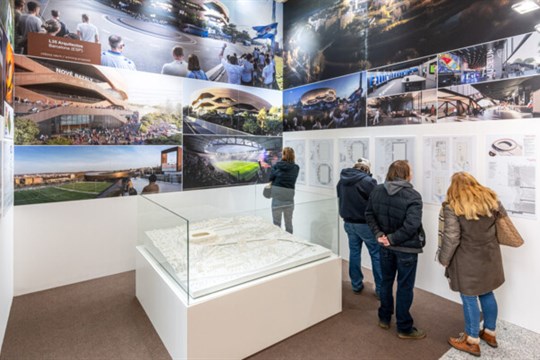 Poslední den výstavy Nových Bazalů ve dvoraně radnice