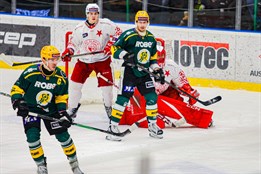 Berani vyhráli v Chomutově, Vsetín padl se Slavií v nájezdech 