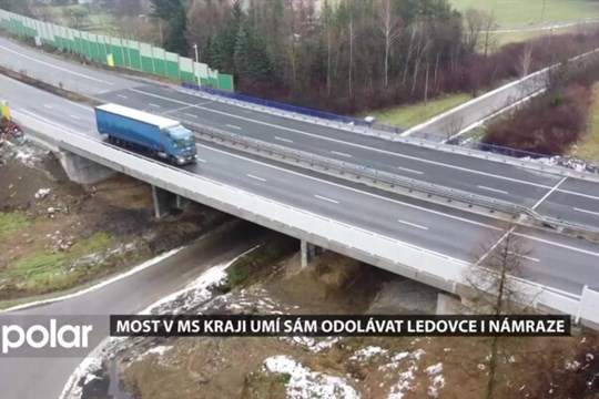 Meteorologická stanice nepřetržitě monitoruje data na mostu v Českém Těšíně, automaticky umí spustit systém postřiku solankou