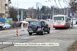 Provoz na ulici Drobného je veden v režimu 1+1