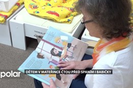 Dětem v mateřince v Hückelově vile čtou před spaním i babičky