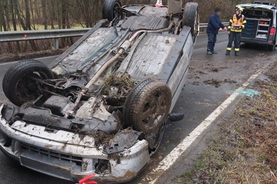 Sněžení a mrazy v Olomouckém kraji: silnice kloužou, přibývá nehod