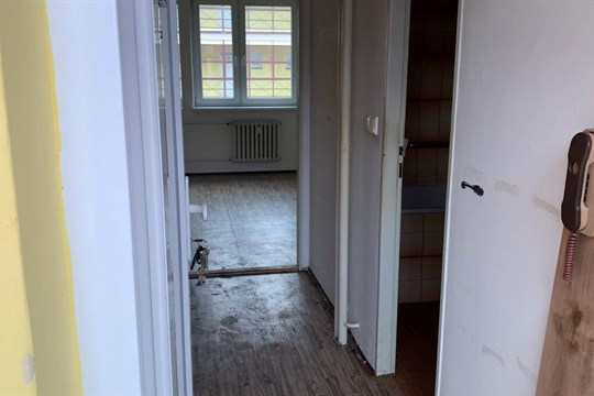 Začínají práce na rekonstrukci městských bytů v Tyršově ulici