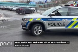 Policistům se podařilo dopadnout jednoho z kyberšmejdů. Hráli to na policistu a bankéře