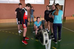 Žáci základních a středních škol si vyzkoušeli halové veslování
