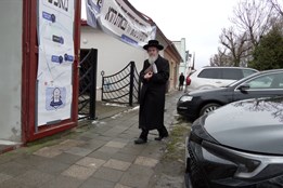 Do Holešova míří židovští poutníci z celého světa