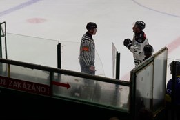 Hokejové derby bylo předčasně ukončeno