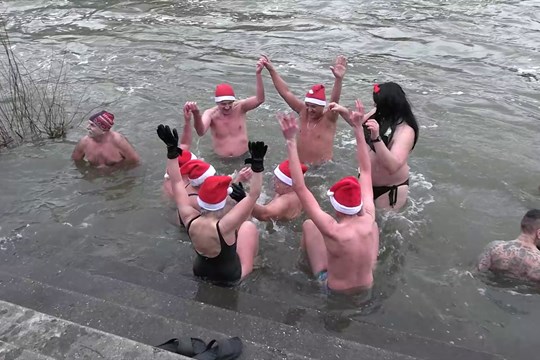 Veselský fašank doplnilo tradiční otužování v Moravě 