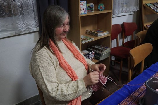 Nemocnice Kyjov dostala netradiční dárek – ručně pletené ponožky