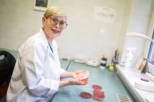 Mikrobioložka KNTB: Úloha laboratoří v diagnostice a léčbě pacienta je nezastupitelná