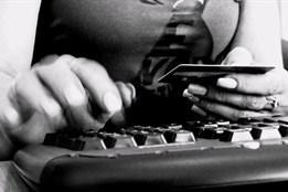 Falešné online výdělky připravily muže o 2,5 milionu korun