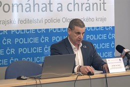 Taxikářku ze Šumperska pobodal kvůli autu: Při honičce se pokusil o sebevraždu čelní srážkou