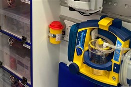 Neštěstí v Třineckých železárnách. Dva muži se vážně popálili