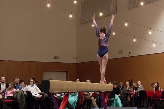 Vodácký ples zahájily gymnastky, parket roztančil rock