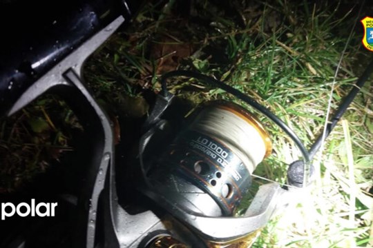 V noci chytal ryby bez povolení. Strážníci dopadli rybáře bez povolenky