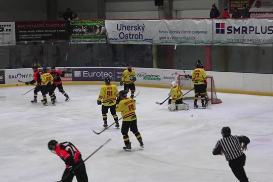 Hokejisté Uherského Ostrohu nezaváhali, přestřelku s Boskovicemi vyhráli 8:6