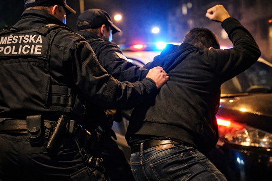 Útok na Írán žene ceny ropy vzhůru. Kolik zaplatí za benzin a naftu západočeští řidiči?